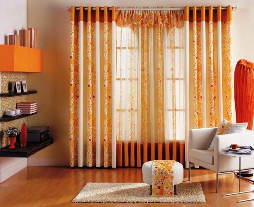 Rèm vải có tông màu cam tươi sáng cho căn phòng
