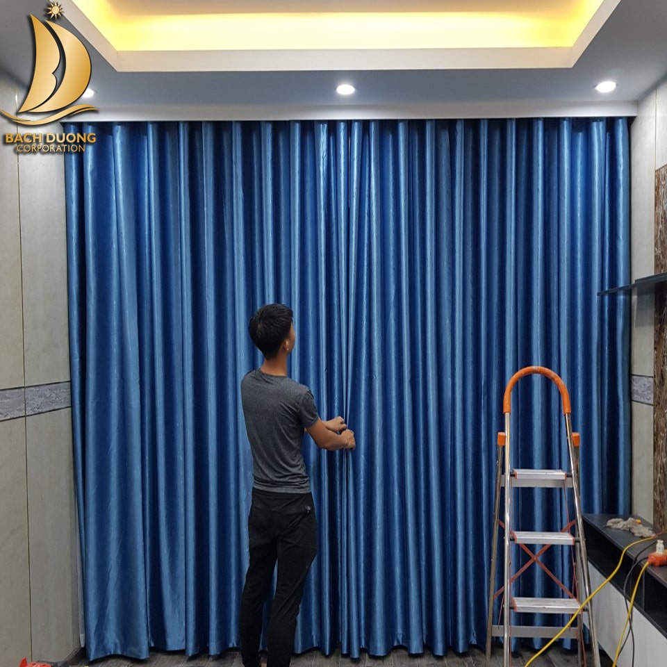 Mẫu rèm vải cùng tông màu tường có giá rẻ cho phòng ngủ