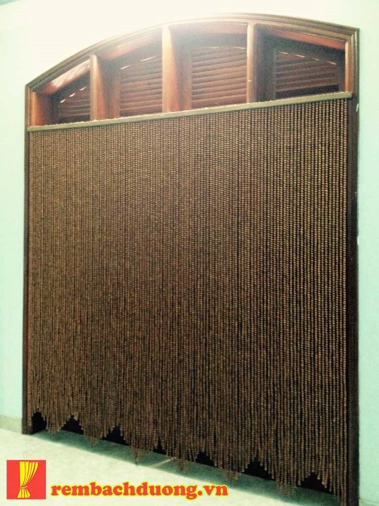 Rèm tran trí cho các ô cửa sổ gỗ